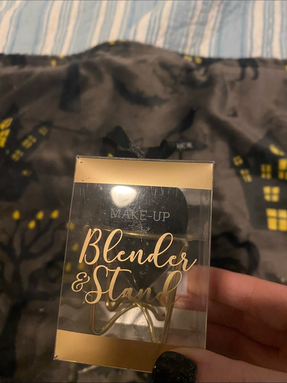 Make-Up Blender & Stand — Black and Gold Makeup Sponge Holder